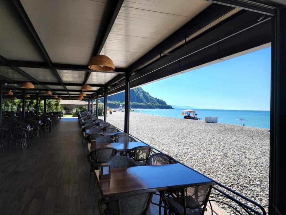 Restaurant/places to eat, Sea view