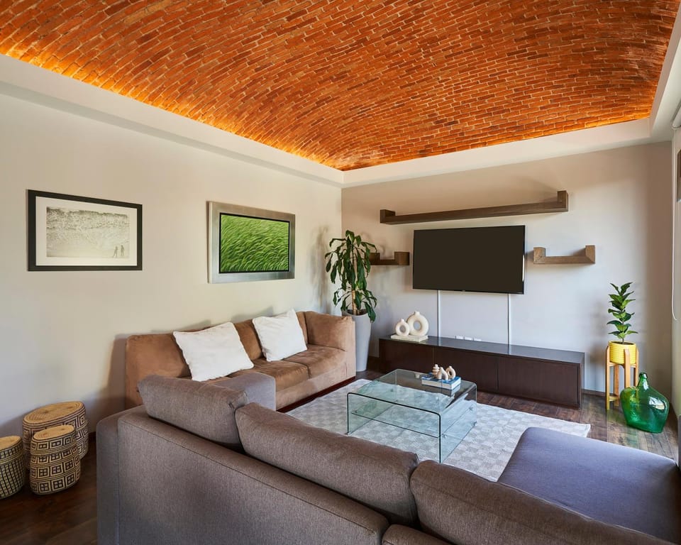 Communal lounge/ TV room, TV and multimedia, Living room, Seating area