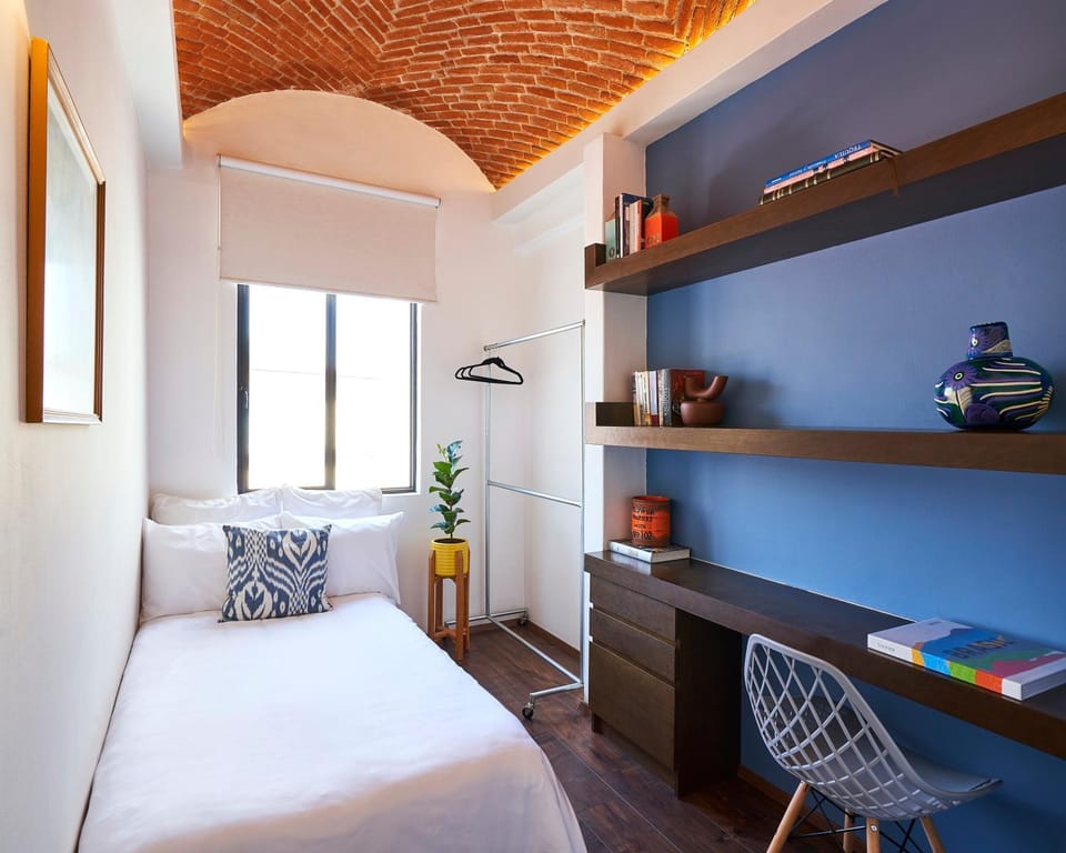 Bed, Photo of the whole room, Bedroom, internet