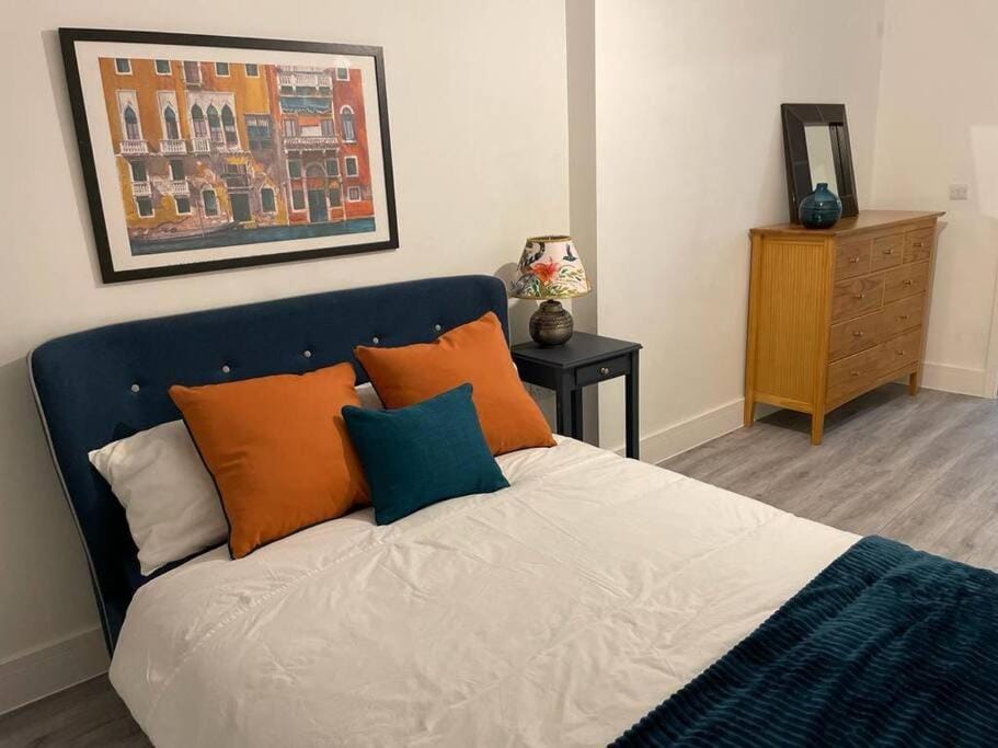 Stunning and Spacious 2bed flat in central Woking Apartment in Woking