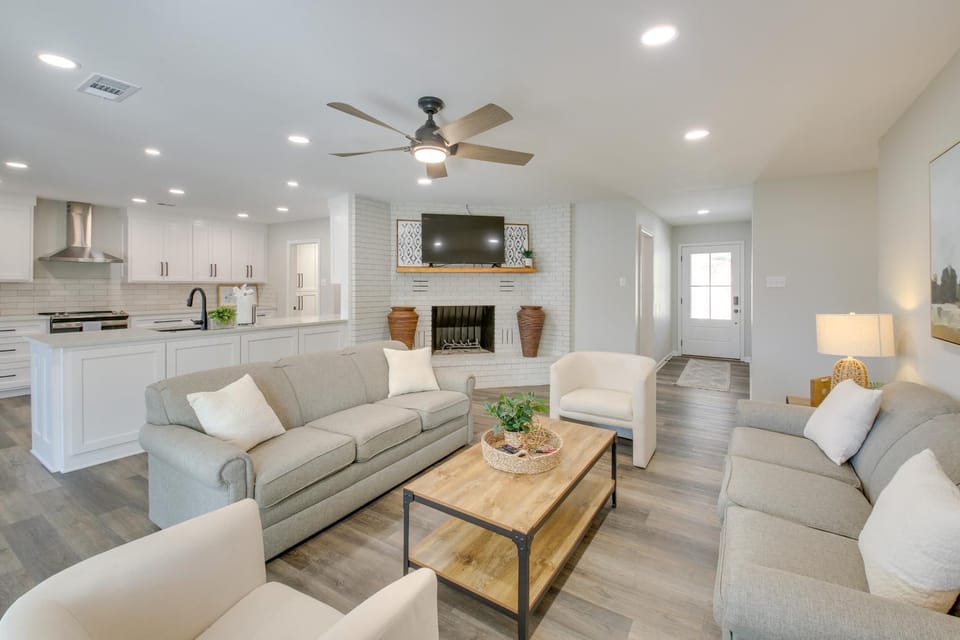 Waterfront Hot Springs Home with Dock and Porch! House in Hot Springs