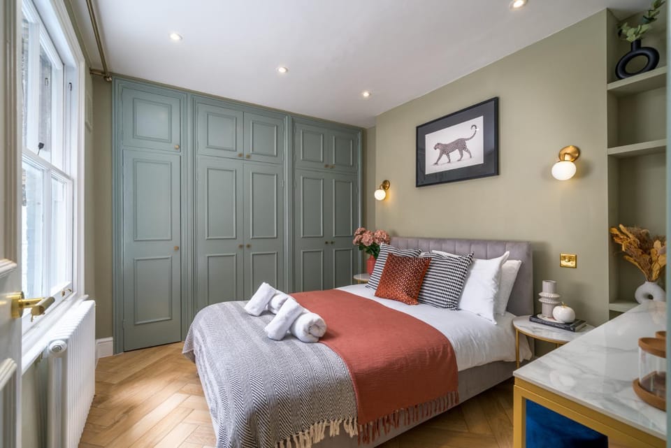 Bed, Photo of the whole room, Bedroom, towels, wardrobe