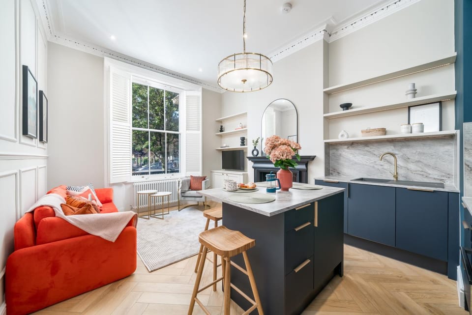 TV and multimedia, Kitchen or kitchenette, Living room, Seating area, Dining area