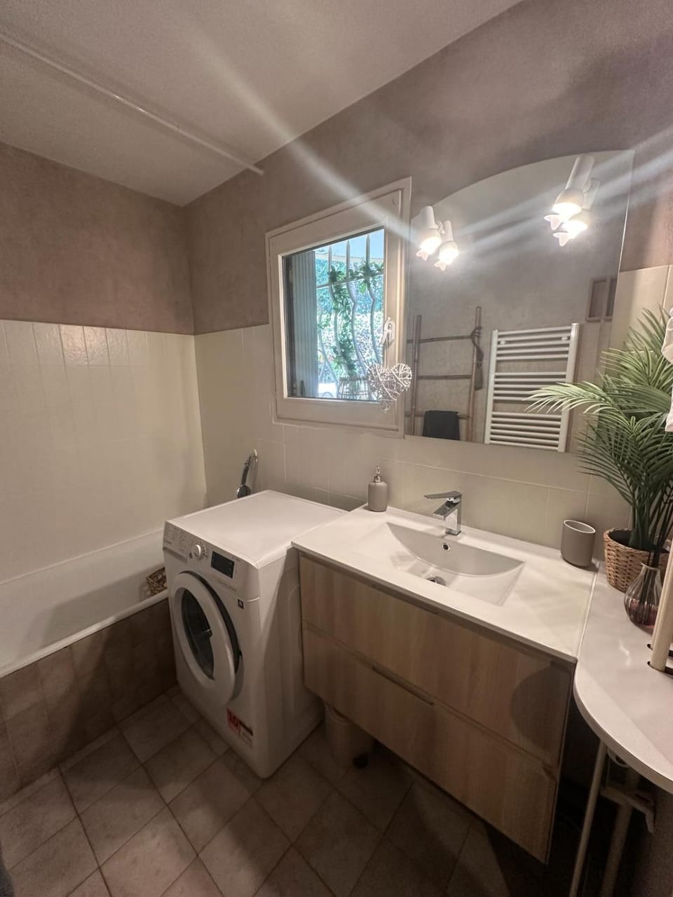 Bathroom, towels, washing machine