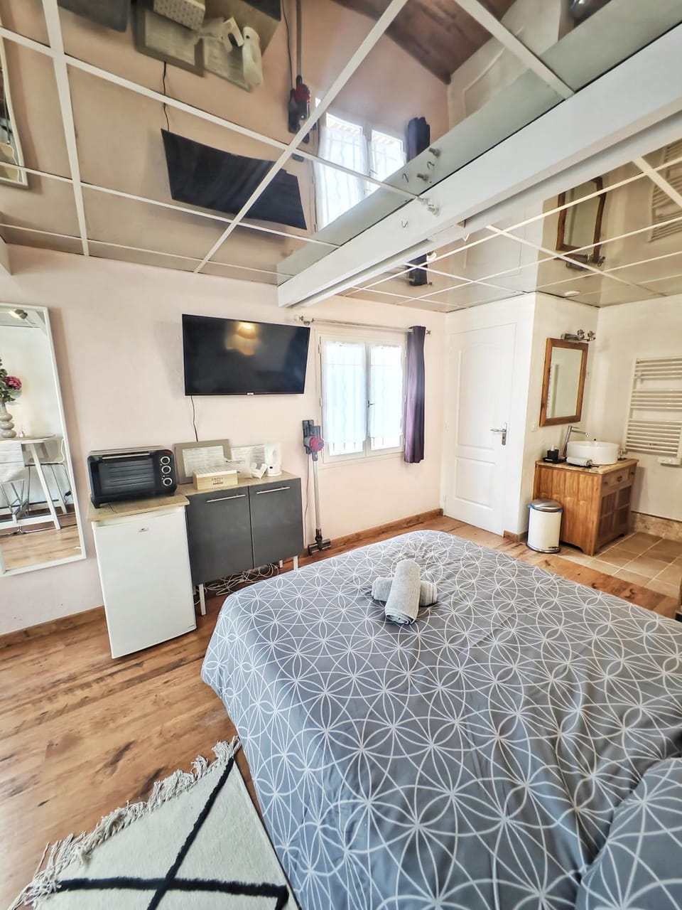 TV and multimedia, Kitchen or kitchenette