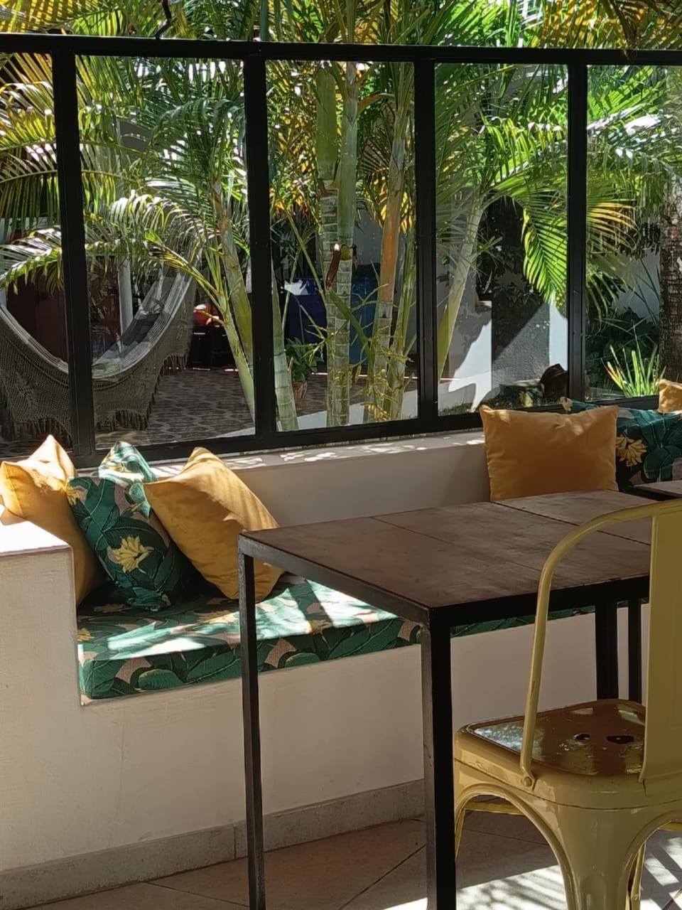Living room, Breakfast