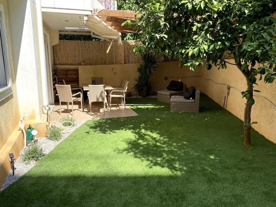 Lovely Apartment with Garden and indoor Fireplace! Apartment in Central Athens Regional Unit, Greece