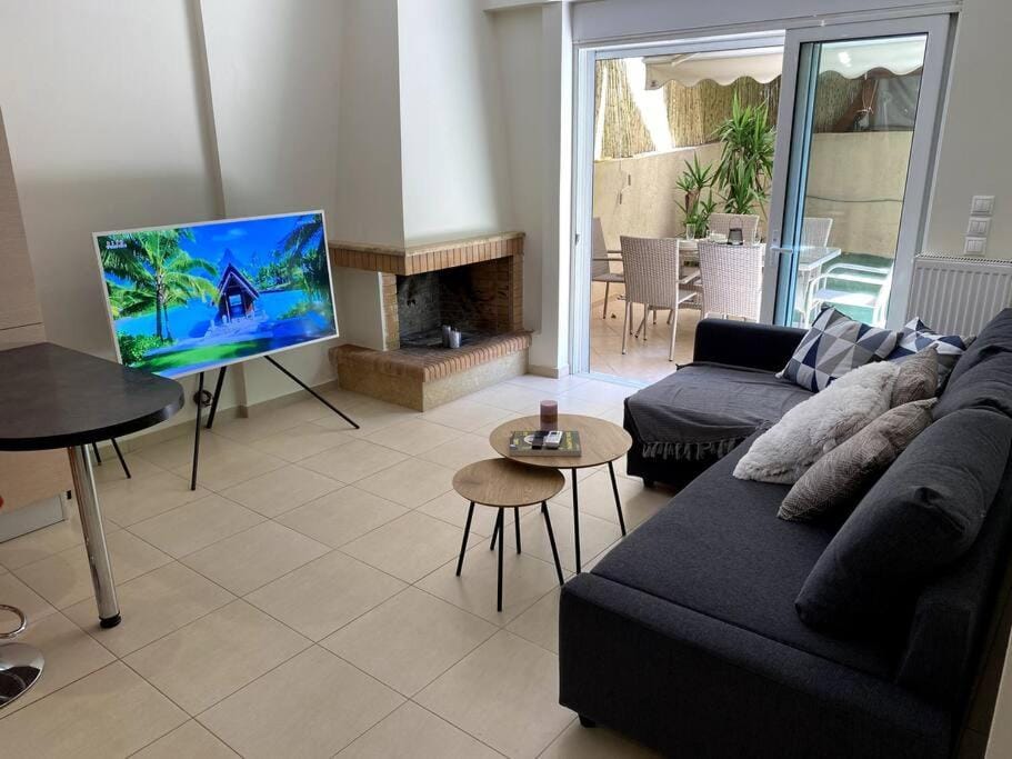 Lovely Apartment with Garden and indoor Fireplace! Apartment in Central Athens Regional Unit, Greece