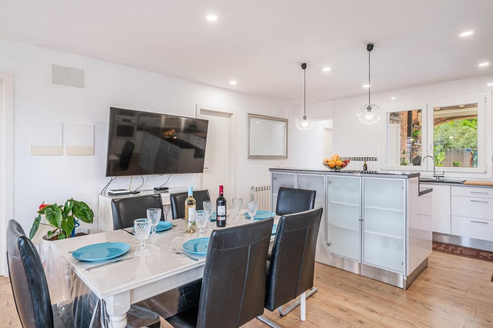 Property building, Kitchen or kitchenette, Living room
