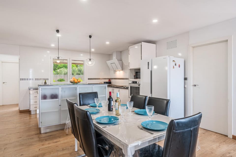 Property building, Kitchen or kitchenette, Living room