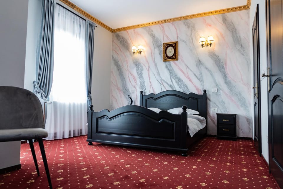 Staff, Bed, Photo of the whole room, Bedroom