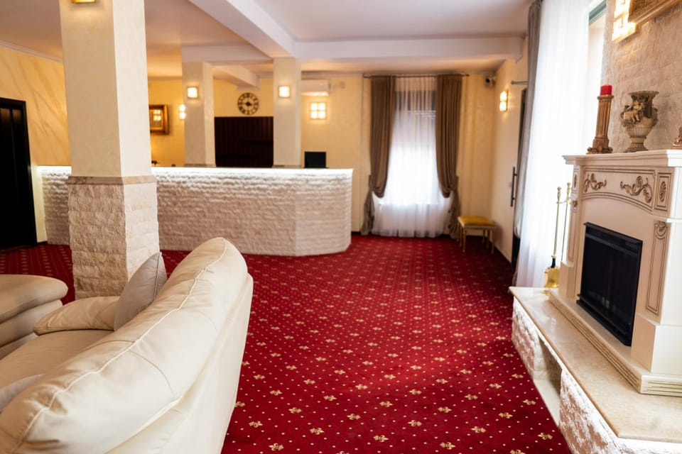 TV and multimedia, Living room, Photo of the whole room, Seating area, Bedroom, flat iron