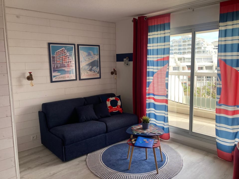 Bed, Living room