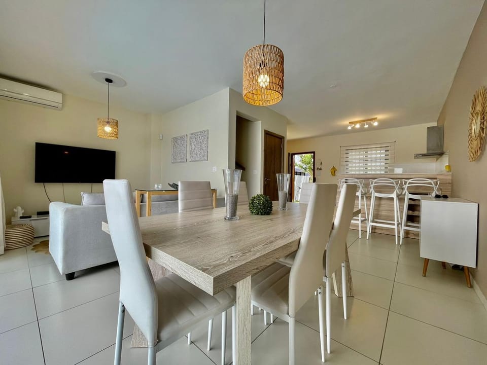 Living room, Seating area, Dining area