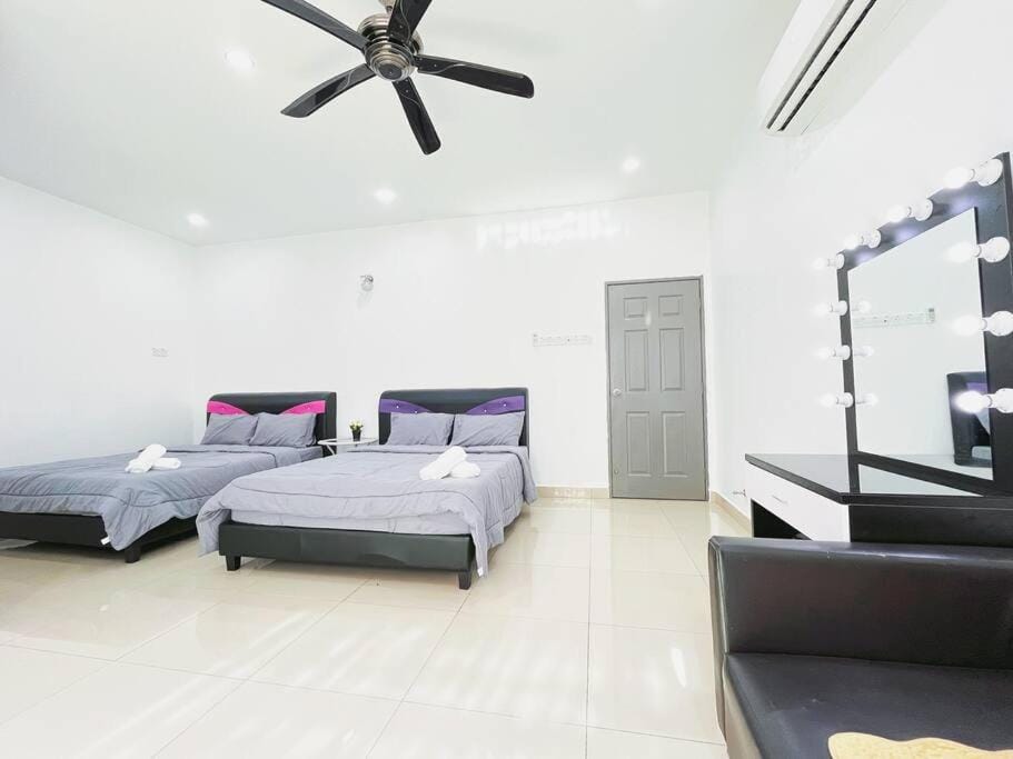 KawanMu House with 6 Bedrooms House in Perak