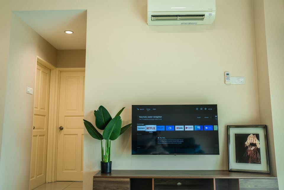 Communal lounge/ TV room, TV and multimedia, Evening entertainment, air conditioner