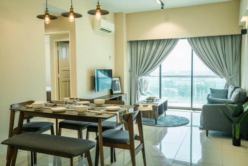 TV and multimedia, Living room, Seating area, Dining area