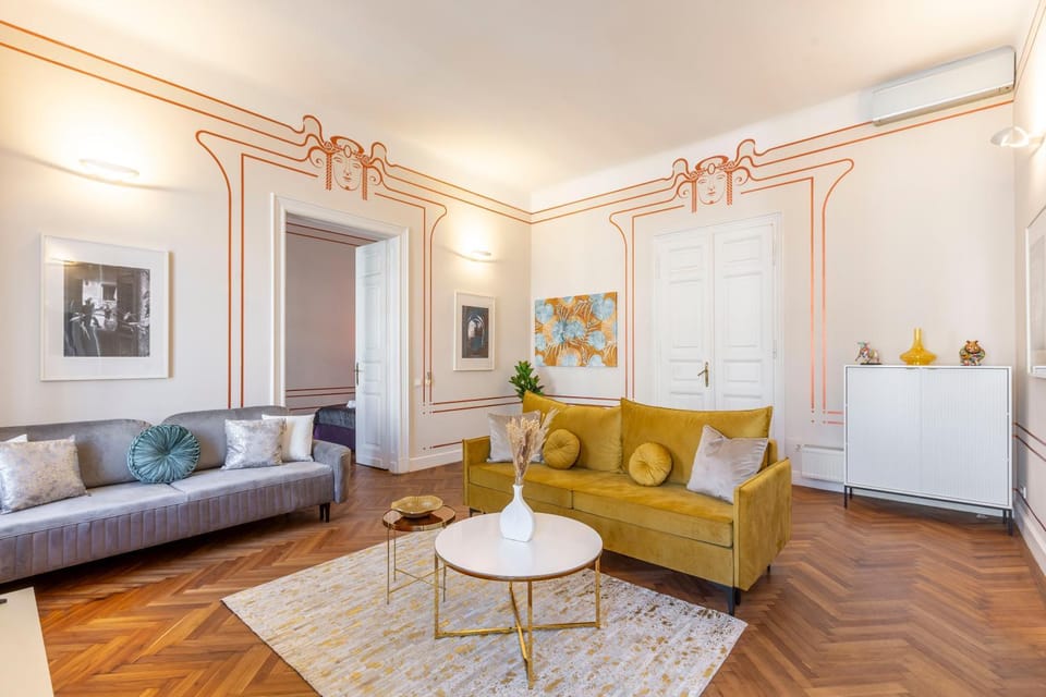 Living room, Seating area