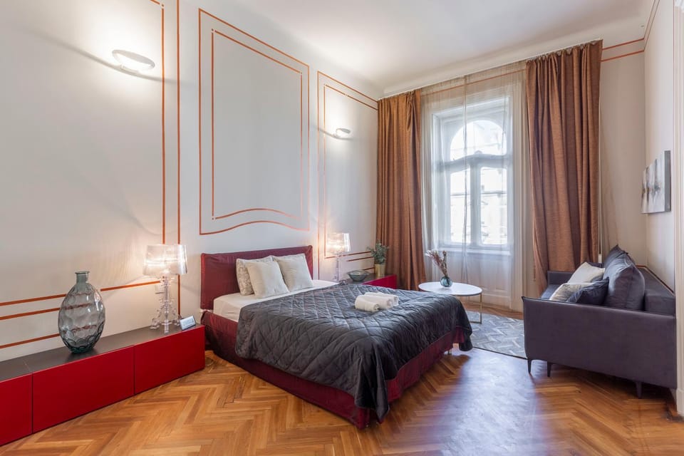 Bed, Living room, Photo of the whole room, Seating area, Bedroom