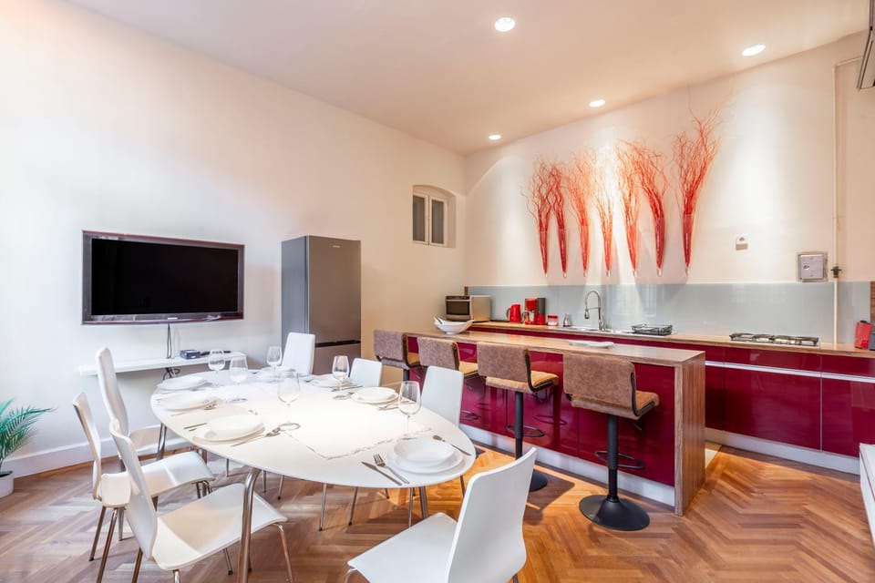 Communal lounge/ TV room, TV and multimedia, Kitchen or kitchenette, Living room, Seating area, Dining area