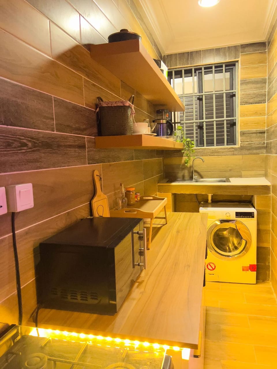 Kitchen or kitchenette, washing machine