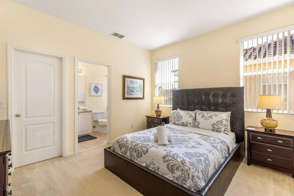 527 - Beautiful Mediterranean Style Villa Close to Disney with Private Pool and Spa House in Four Corners
