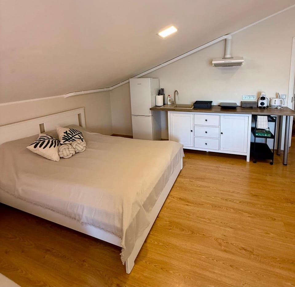 Bed, Kitchen or kitchenette