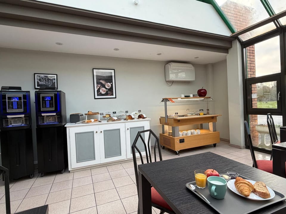 Breakfast, Breakfast, Continental breakfast, Continental breakfast, Buffet breakfast, Buffet breakfast