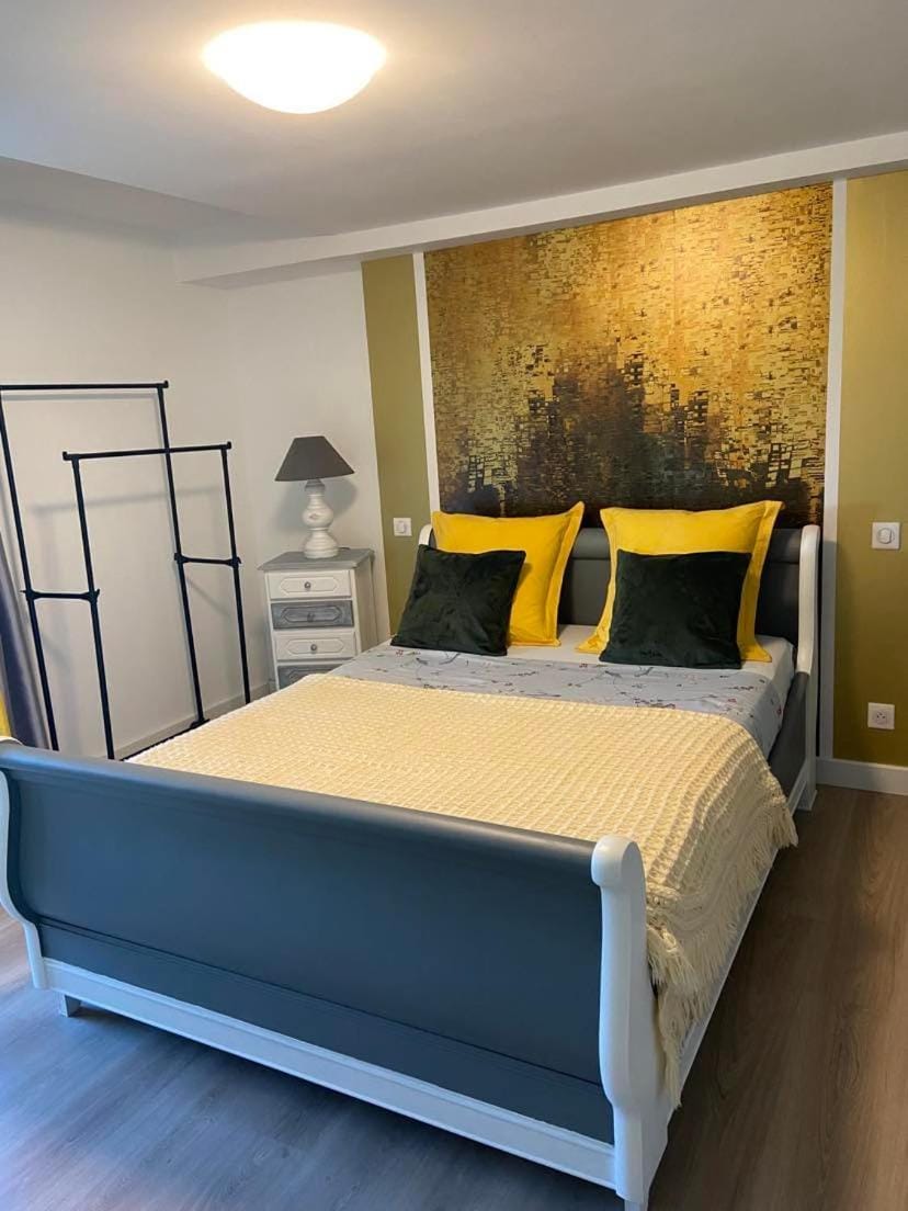 Bed, Bedroom