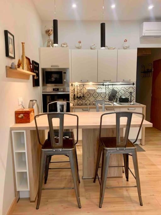 JoliJoliette, terrasse, central, climatisé, WIFI , garage Apartment in Marseille