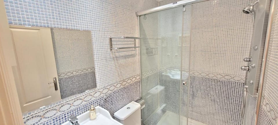 Shower, Bathroom, Bath, towels
