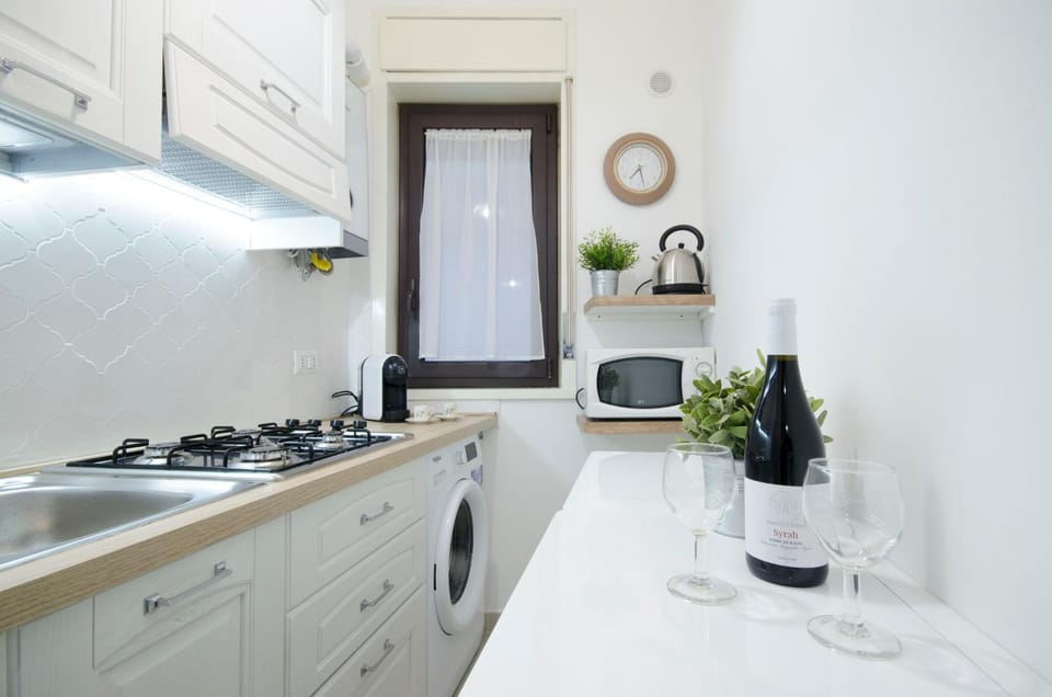 Kitchen or kitchenette, Communal kitchen