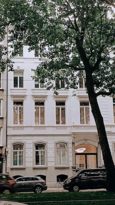 Property building, Facade/entrance, Day, Location