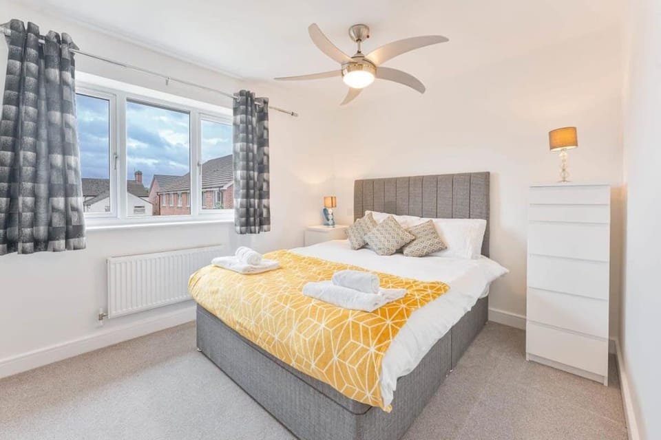 Modern 1 Bedroom House in Burton-on-Trent Apartment in Burton upon Trent