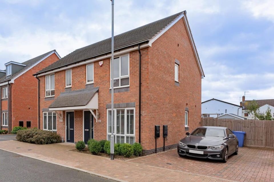 Modern 1 Bedroom House in Burton-on-Trent Apartment in Burton upon Trent
