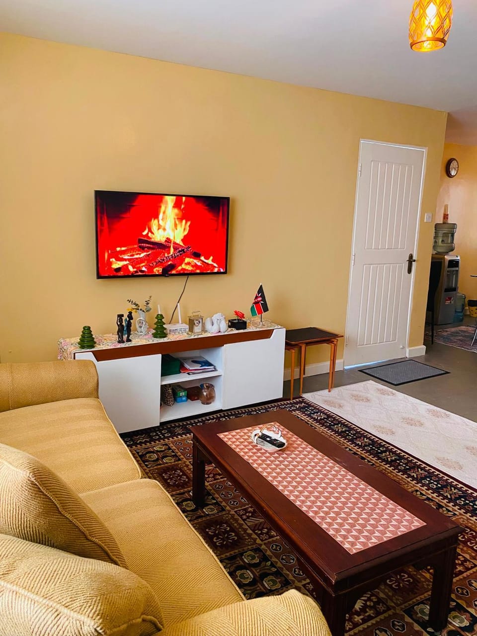 Communal lounge/ TV room, TV and multimedia, Living room, Seating area, Evening entertainment