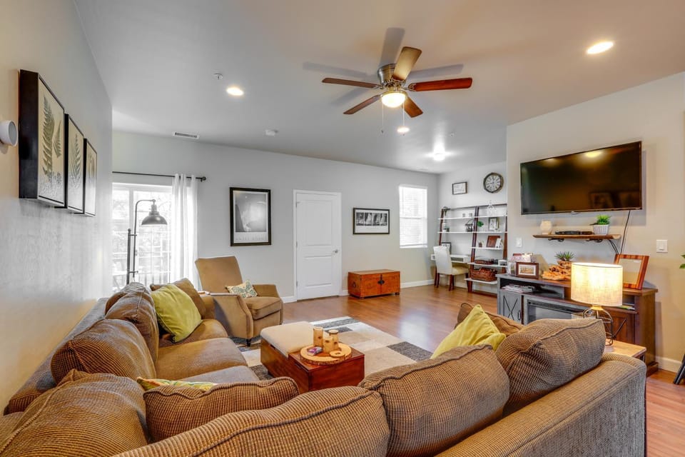 Spacious Retreat < 3 Mi to Downtown Flagstaff! House in Flagstaff