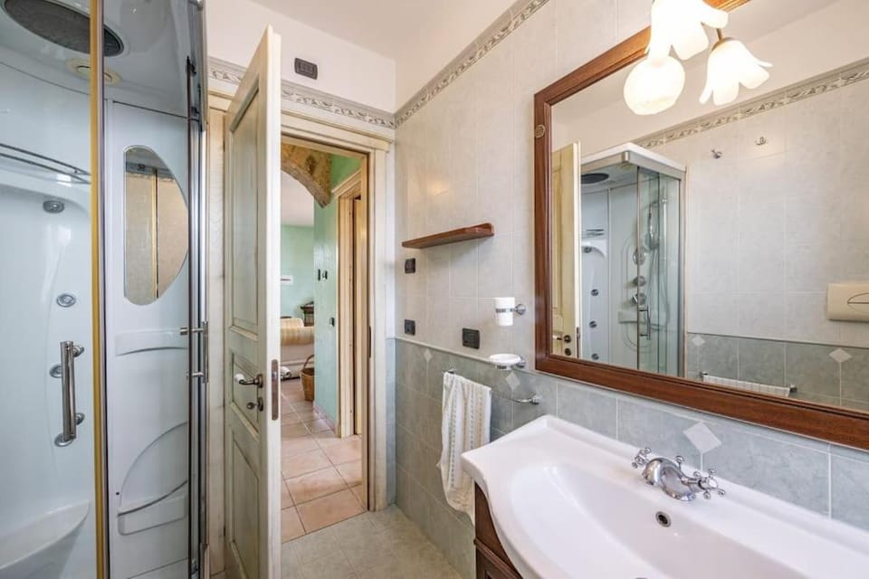 Shower, Bathroom, towels