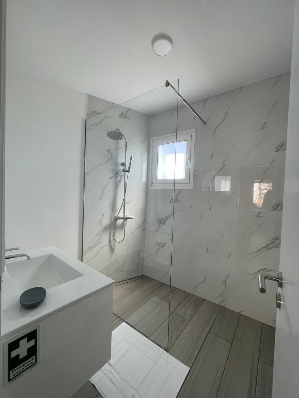 Shower, Bathroom, towels