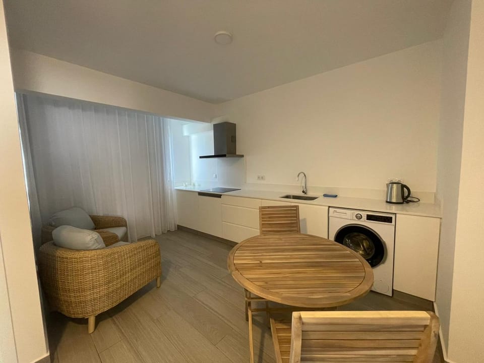 Coffee/tea facilities, Kitchen or kitchenette, Living room, Seating area, Dining area, minibar, pet friendly, stove, washing machine