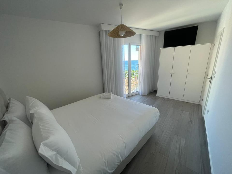 Bed, TV and multimedia, Photo of the whole room, Bedroom, wardrobe