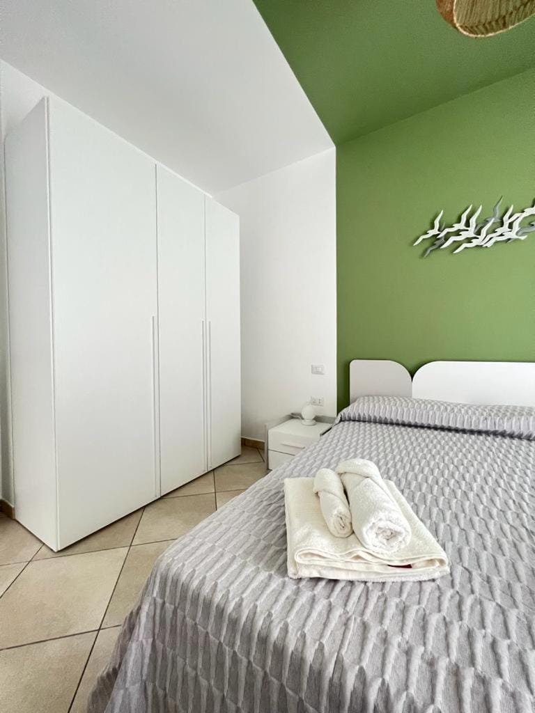 Bed, Photo of the whole room, Bedroom, towels, wardrobe