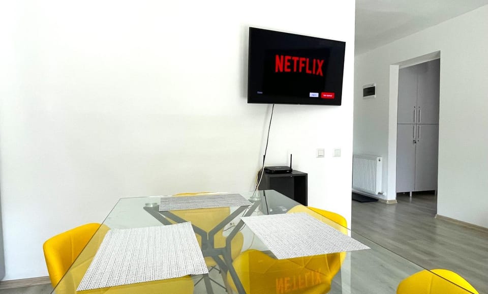 TV and multimedia, Living room, Dining area