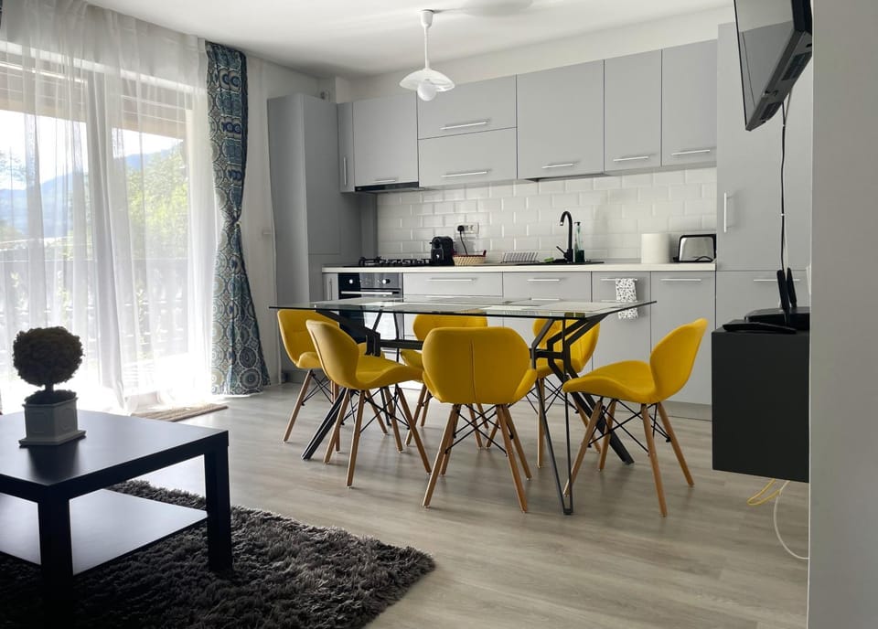 Coffee/tea facilities, Kitchen or kitchenette, Living room, Dining area, pet friendly, stove