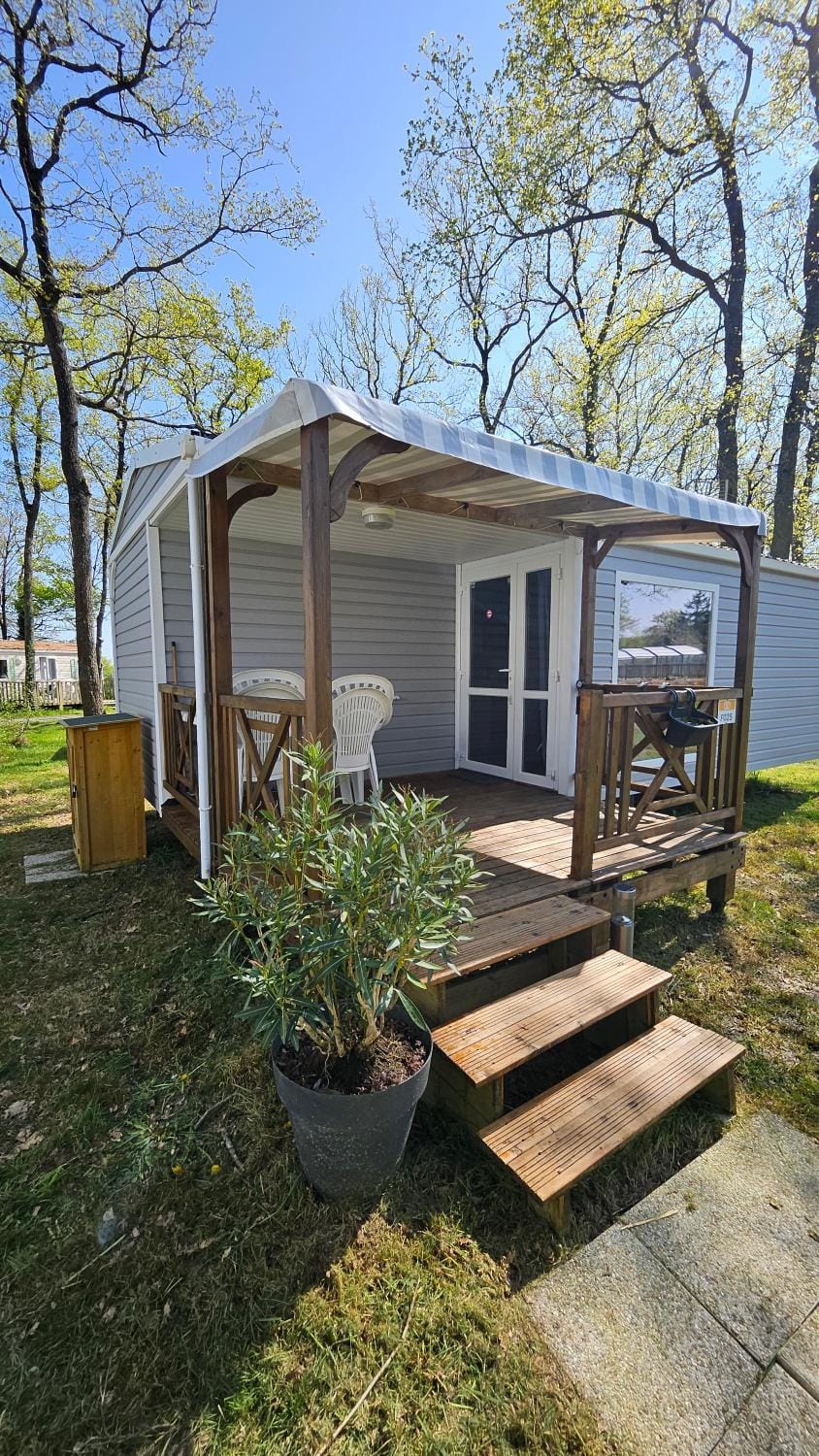 Property building, Patio, Balcony/Terrace