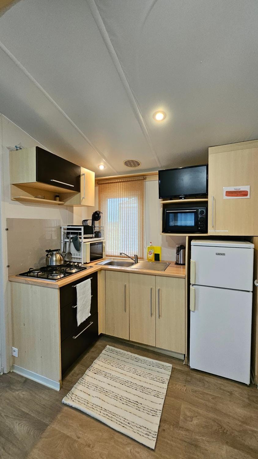 Kitchen or kitchenette, stove, kitchen