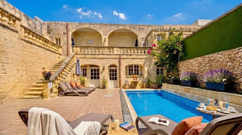 Day, Swimming pool