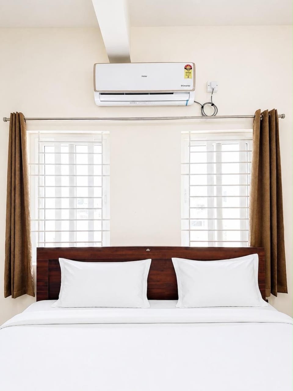 Bed, Photo of the whole room, Bedroom, air conditioner