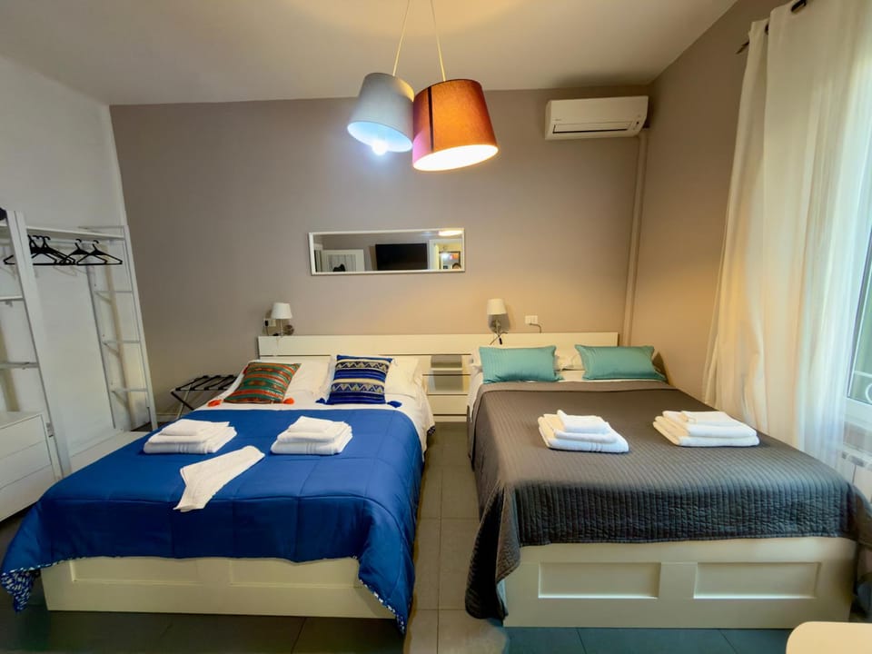Bed, Kitchen or kitchenette, Photo of the whole room, Bedroom, towels, air conditioner