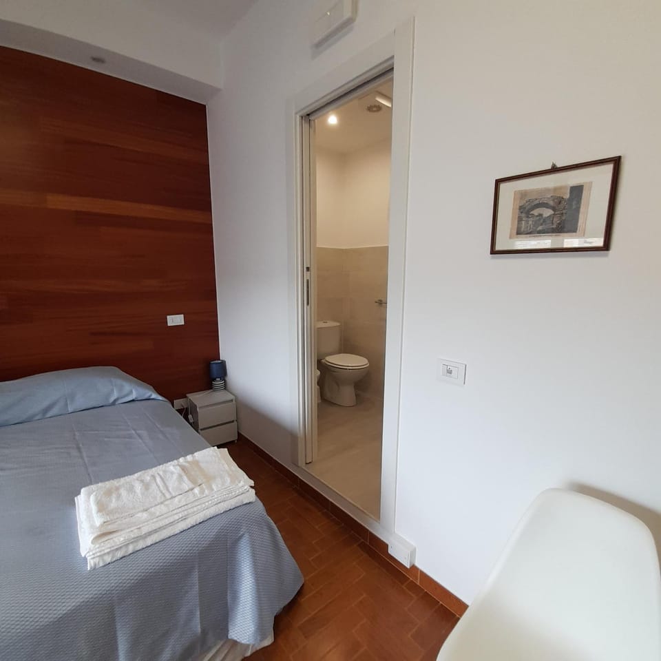 Toilet, Bed, Bathroom, Bedroom, towels